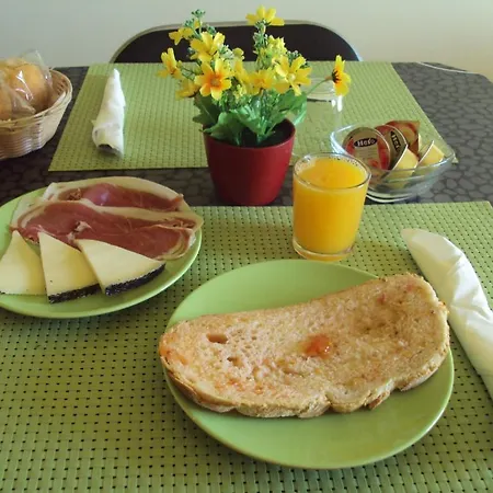 Otel Sant Roc *